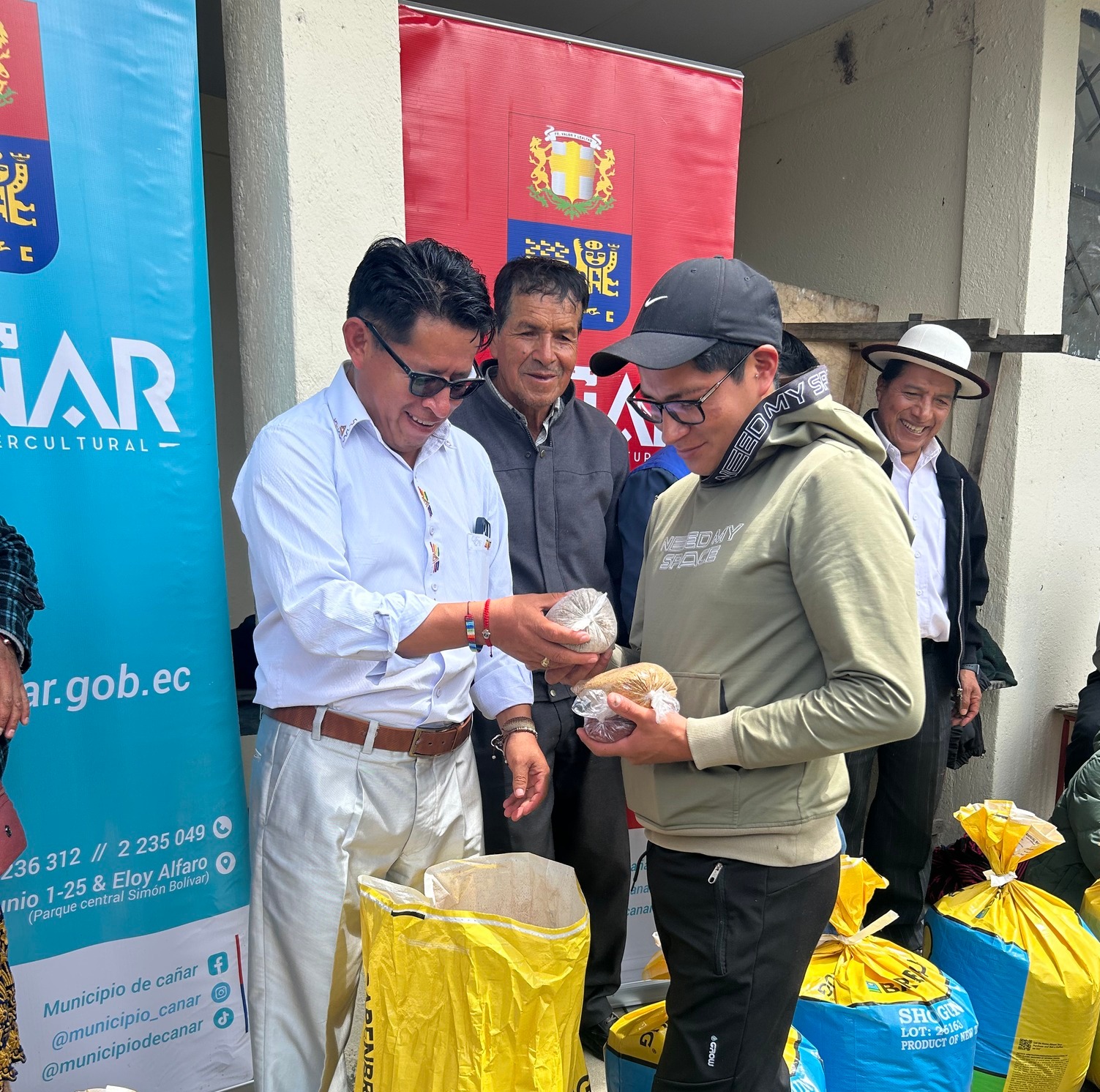 SEMILLAS DE PASTO BENEFICIANDO A MAS DE 100 FAMILIAS